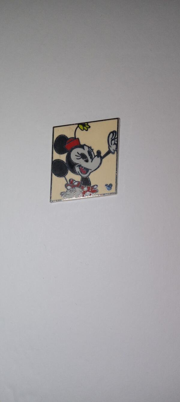 Disney Minnie Mouse trading pin.